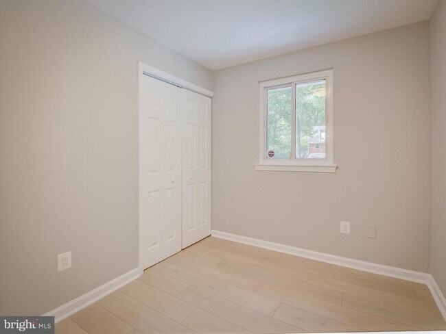 Building Photo - 6812 Landor Ln