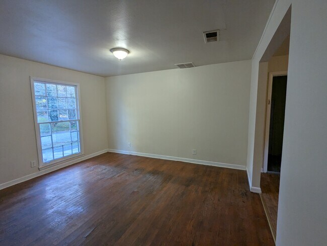 Building Photo - 2194 Baywood Dr SE
