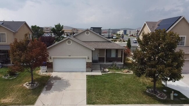 Building Photo - 723 N Aberdeen Way