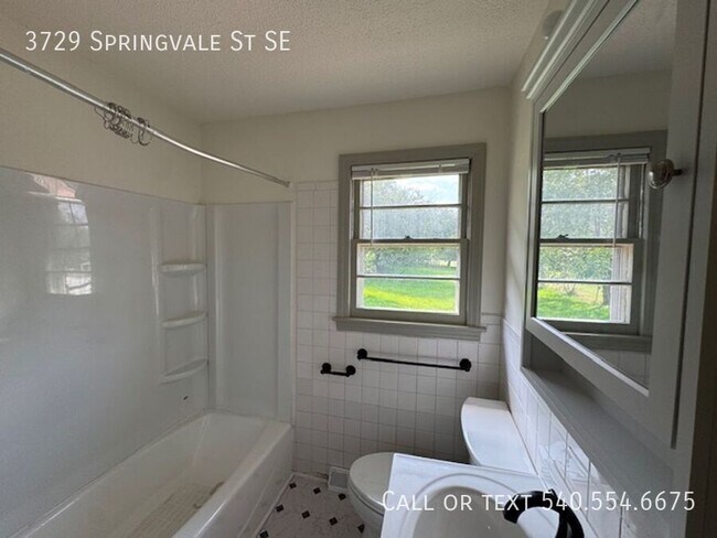 Building Photo - 3729 Springvale St SE