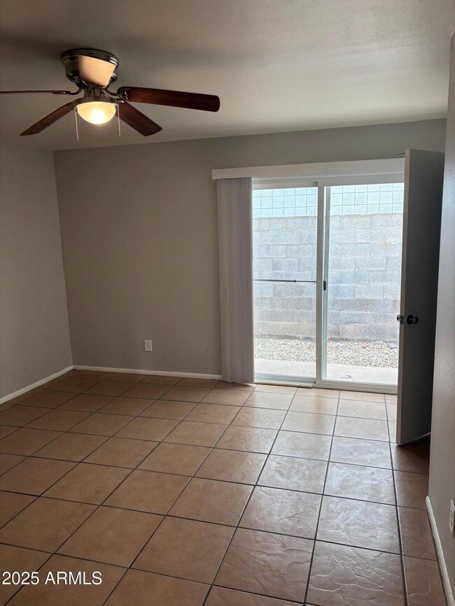 Building Photo - 909 S Priest Dr