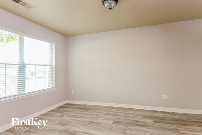 Building Photo - 3605 Smoketree Dr