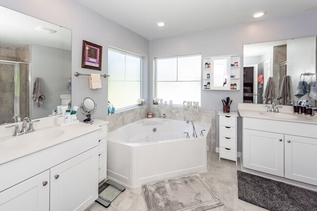 Building Photo - 4 Bedroom, 3.5 Bathroom Home in Summers Co...