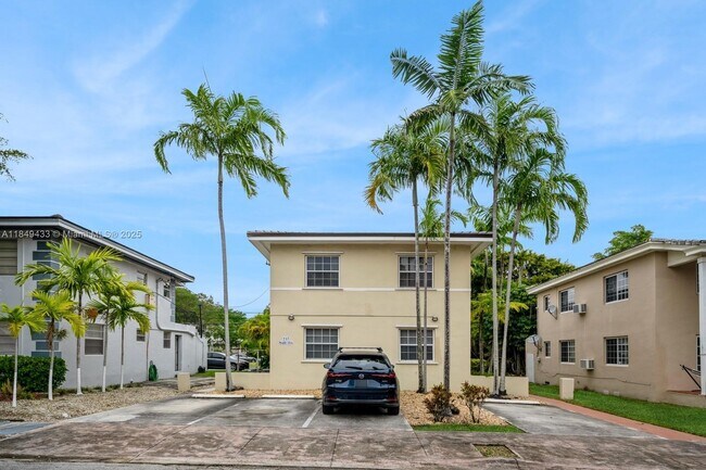 Building Photo - 237 Madeira Ave