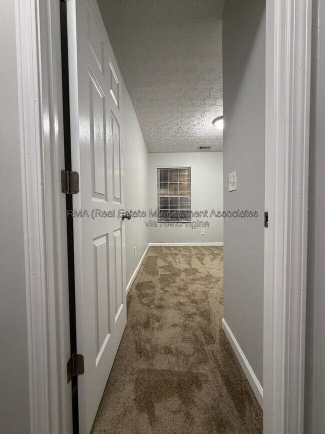 Building Photo - 1724 Carrington Dr