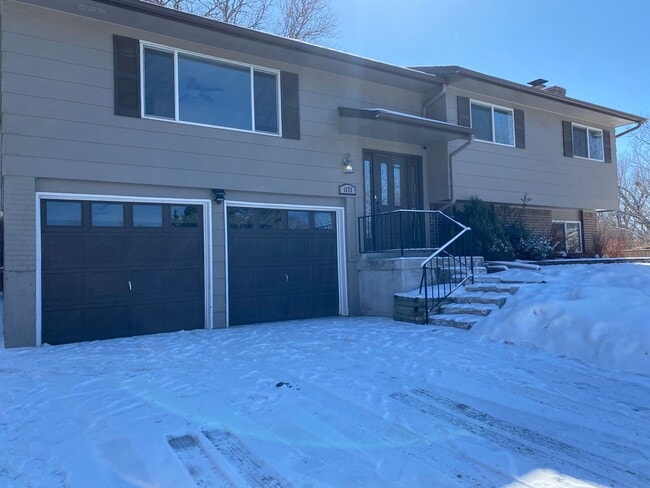 Building Photo - Great corner lot home backing up to open s...