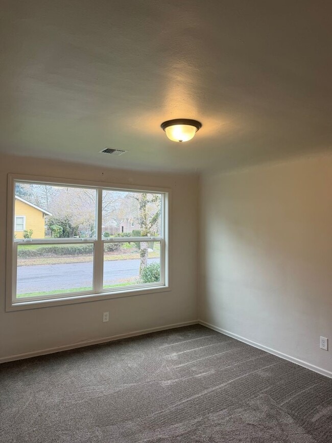 Building Photo - 260 E Sherman St