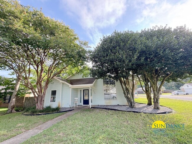 Building Photo - 3-Bedroom Home in Destin with Solar Power ...