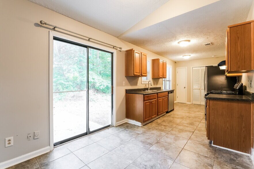 Building Photo - 319 Knollwood Ln