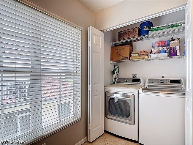 Building Photo - 4970 Deerfield Way