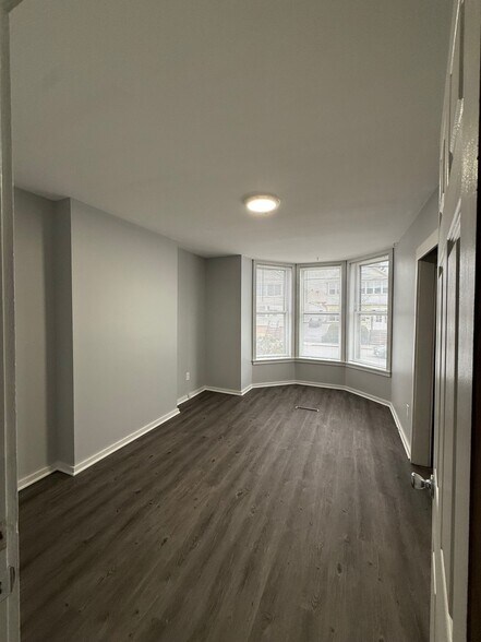 Building Photo - 31 Saratoga Ave