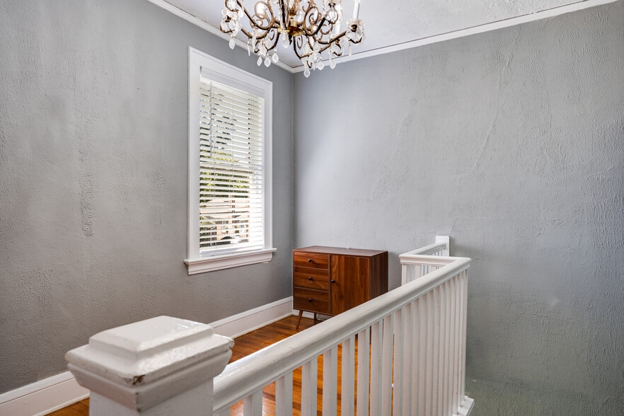 Building Photo - 2651 Dellwood Ave