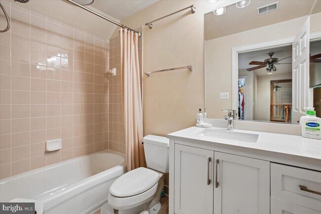 Building Photo - 1309 McLean Crest Ct