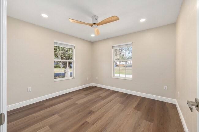 Building Photo - 6523 NW 109th Pl