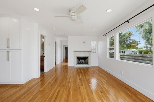 Building Photo - 4525 Saratoga Ave