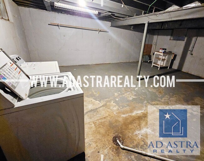 Building Photo - Open 3 Bed 2 Bath Home KCMO!!-Available NOW!!