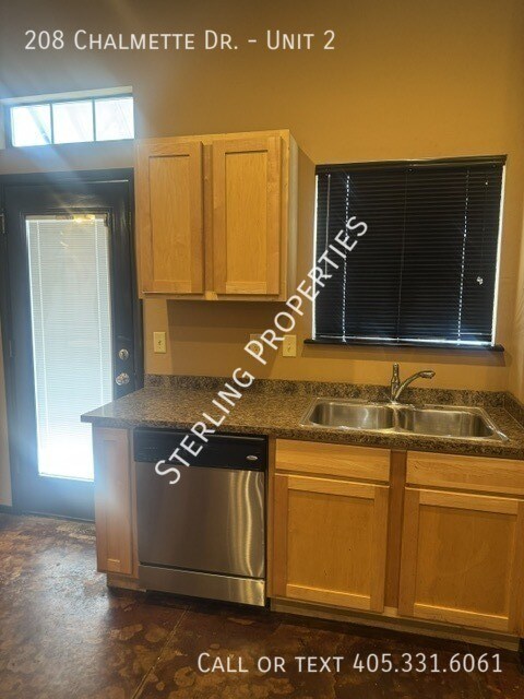 Building Photo - 208 Chalmette Dr