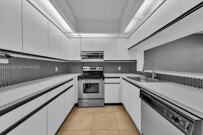 Building Photo - 1300 SW 125th Ave