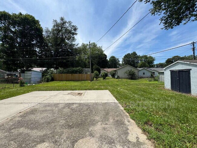 Building Photo - 1210 Asbury Dr