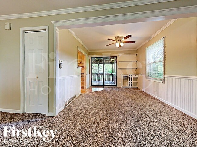 Building Photo - 28W608 Bolles Ave