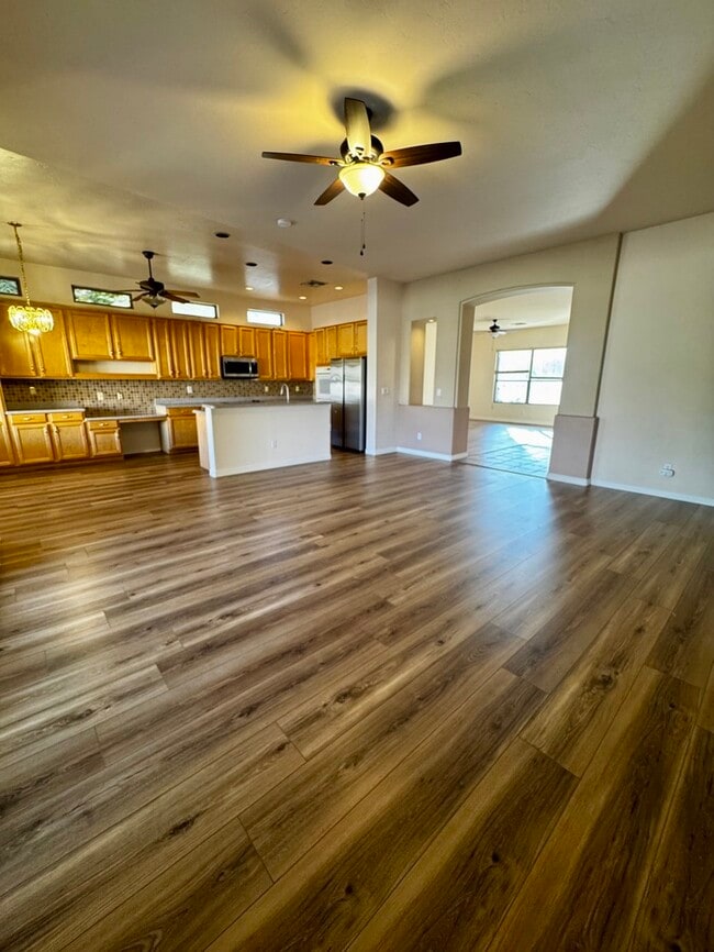 Building Photo - FOR RENT