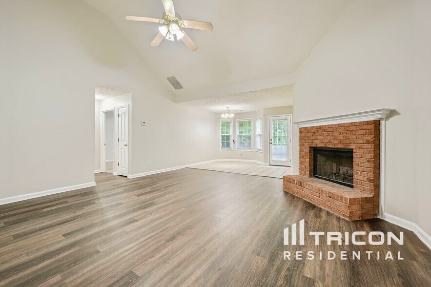 Building Photo - 1374 Lake Dow Rd