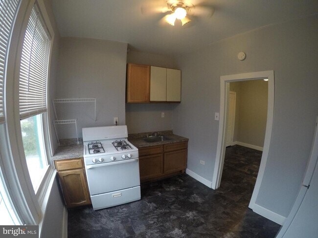 Primary Photo - 5900 Haverford Ave