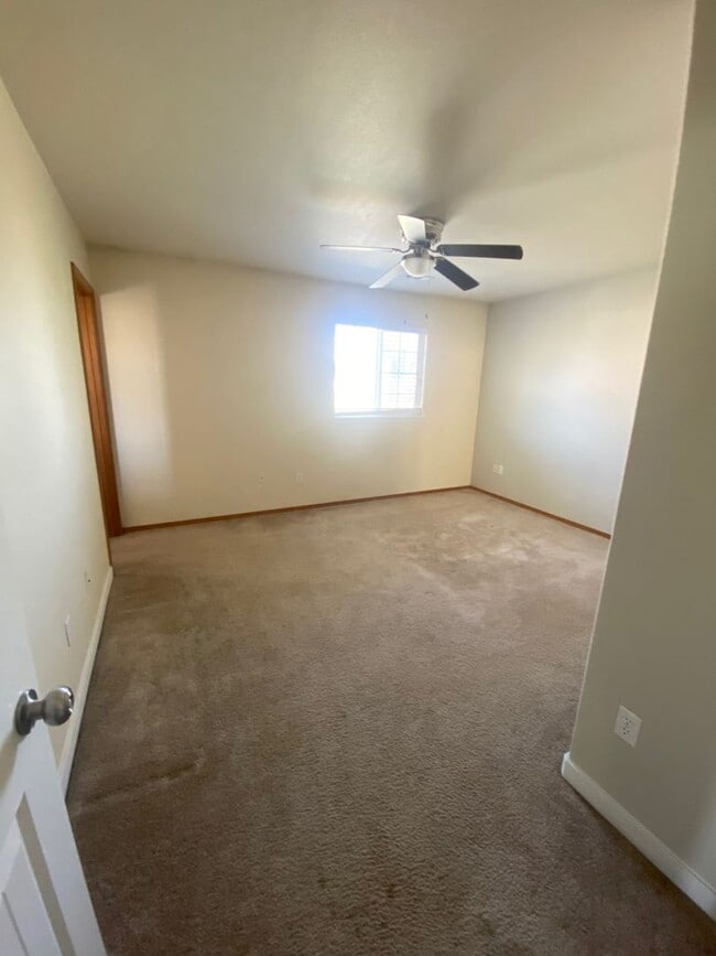 Building Photo - Beautiful Rental in The Ridge