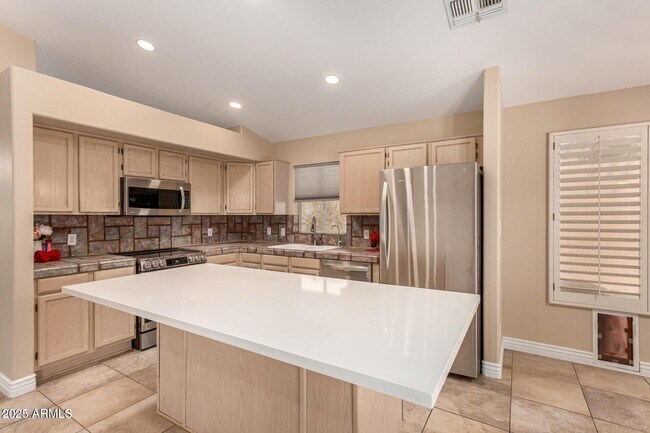 Building Photo - 1249 E Villa Maria Dr
