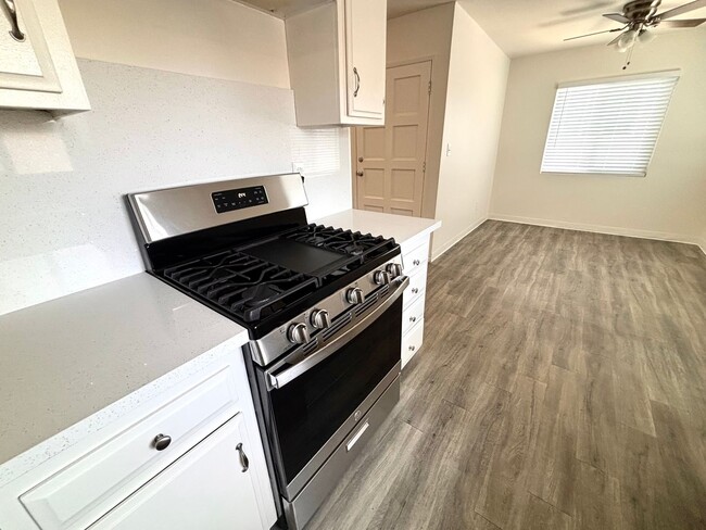 Building Photo - Quiet Back Unit with Garage and Washer/Dryer