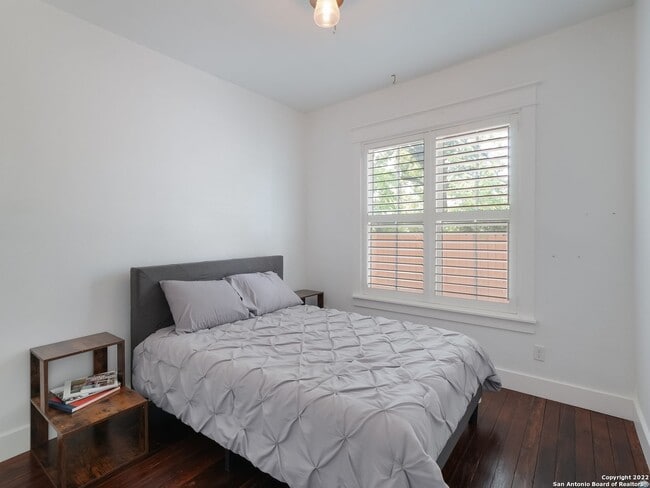 Building Photo - Adorable home 2/2 In Mancke Park