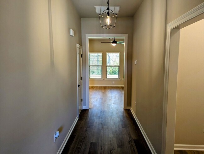 Building Photo - 136 Segovia Wy