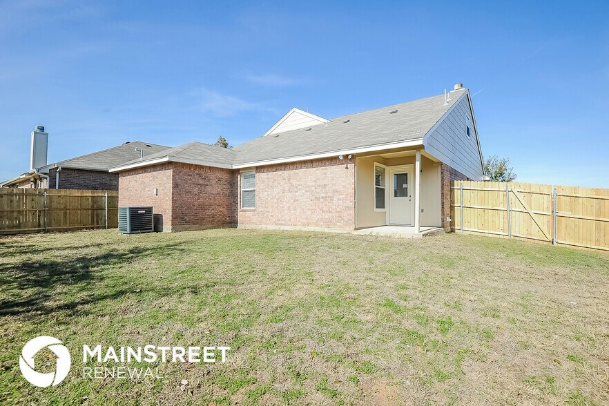 Building Photo - 4300 Bent Oaks Dr