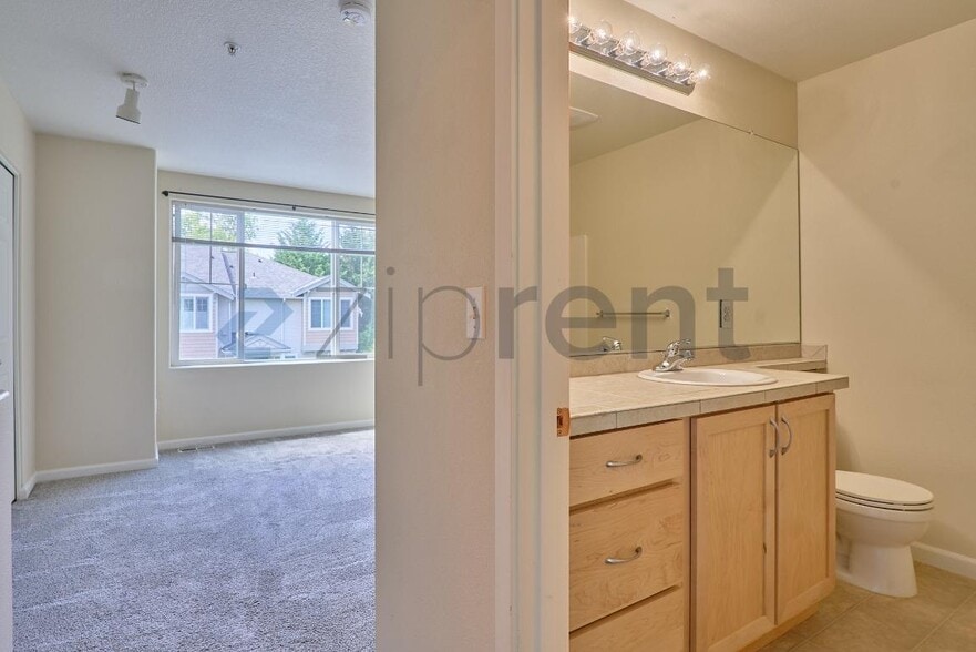 Building Photo - Unit 102