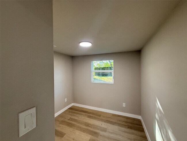 Building Photo - 2209 Gano St