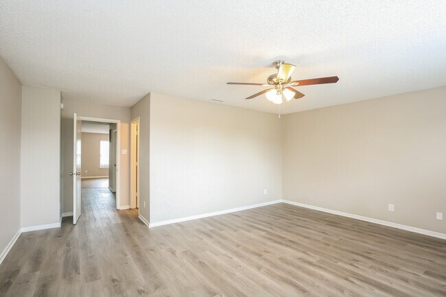Building Photo - 8636 Wheatfield Dr