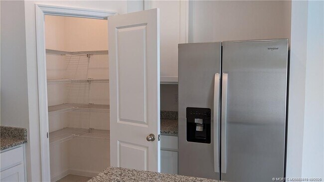 Building Photo - 373 SE Sea Hunt Way