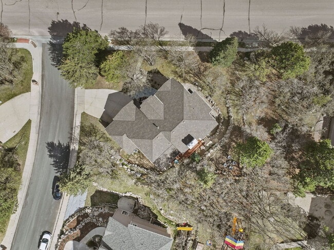 Building Photo - Spacious 6-Bedroom Broadmoor Rental with M...
