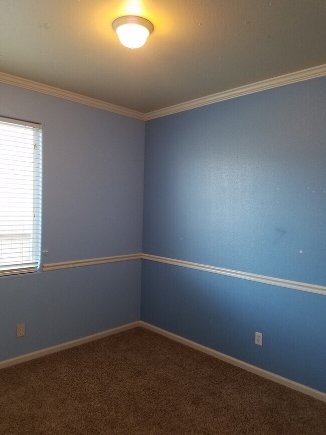 Building Photo - Spacious Single-Story Gem with 4 bedroom, 2 bathroom Near Damonte Ranch!