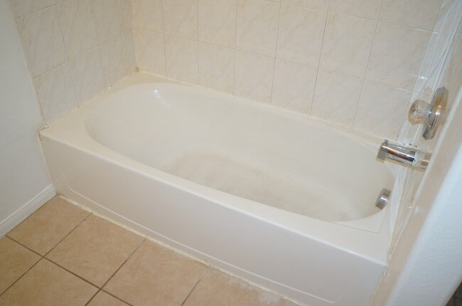 Building Photo - Very Nice 2 story Duplex