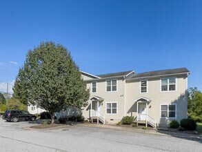 Building Photo - Spacious Three-Bedroom Townhouse in West A...