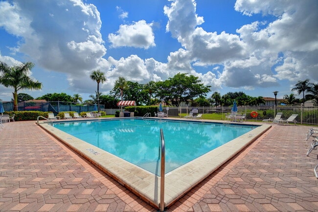 Building Photo - 235 SW 29th Ave