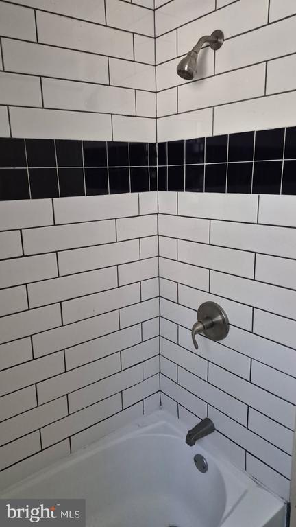 Building Photo - 5004 Meadowbrook Dr