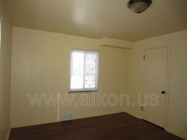 Building Photo - 621 Brierly Ln