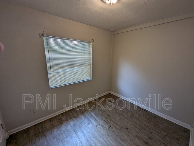 Building Photo - 1056 Detroit Cir W