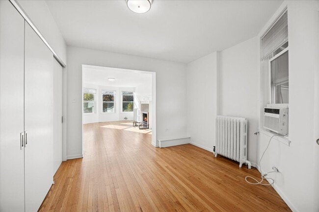 Building Photo - 3 E Quincy St