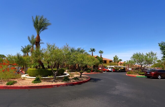 Building Photo - 950 Seven Hills Dr