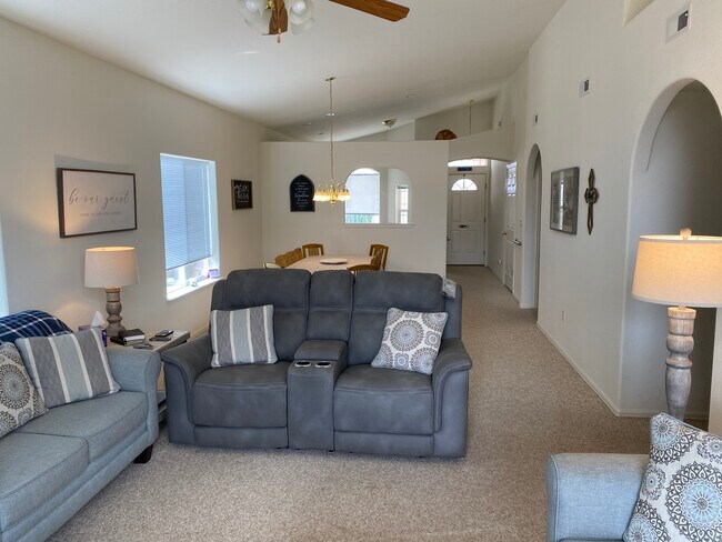 Building Photo - 1036 Willowcrest Dr