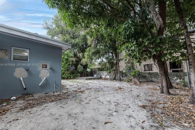 Building Photo - 259 NE 56th St