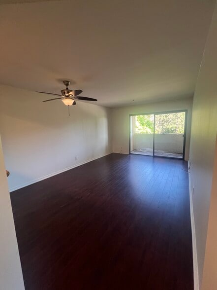 Building Photo - 501 Palisades Dr